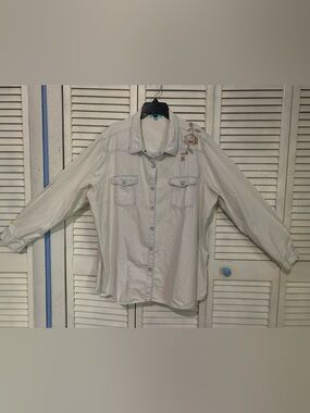 Vintage Country Living Pearl Snap Shirt with Embroidered Shoulder